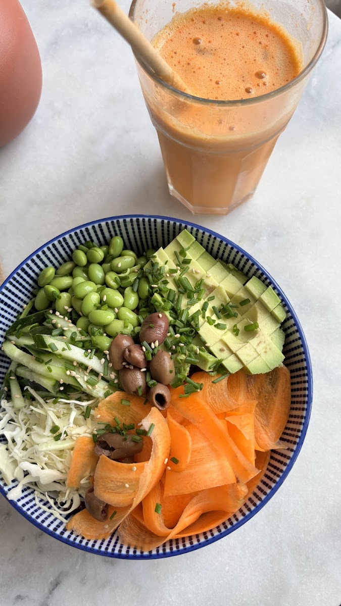 Bowl frais et jus chez NUDE Paris 17