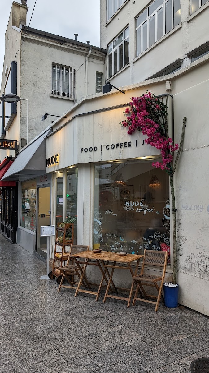Façade du coffee shop NUDE boulevard Gouvion-Saint-Cyr Paris 17