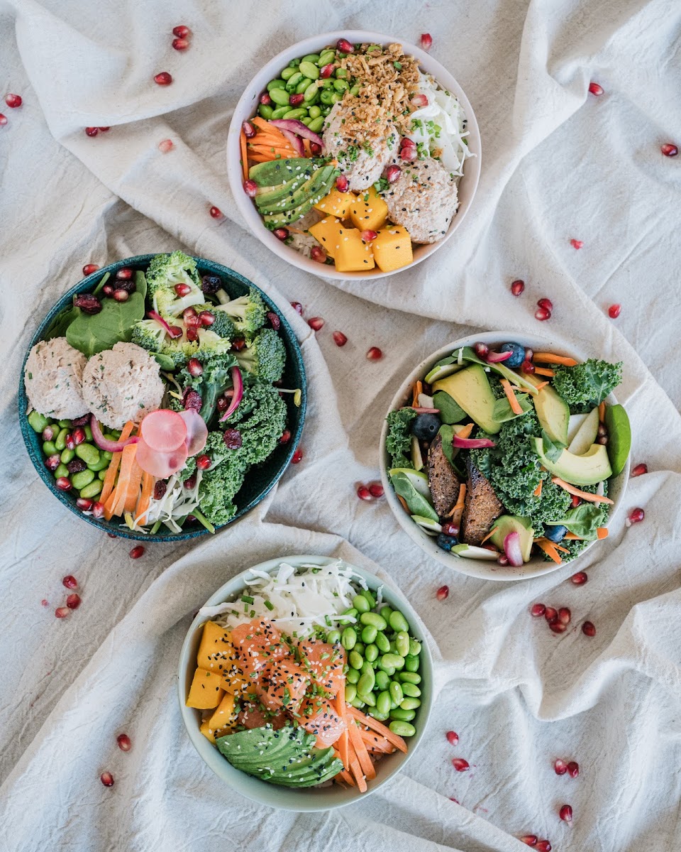 Sélection de bowls colorés chez NUDE coffee shop Paris